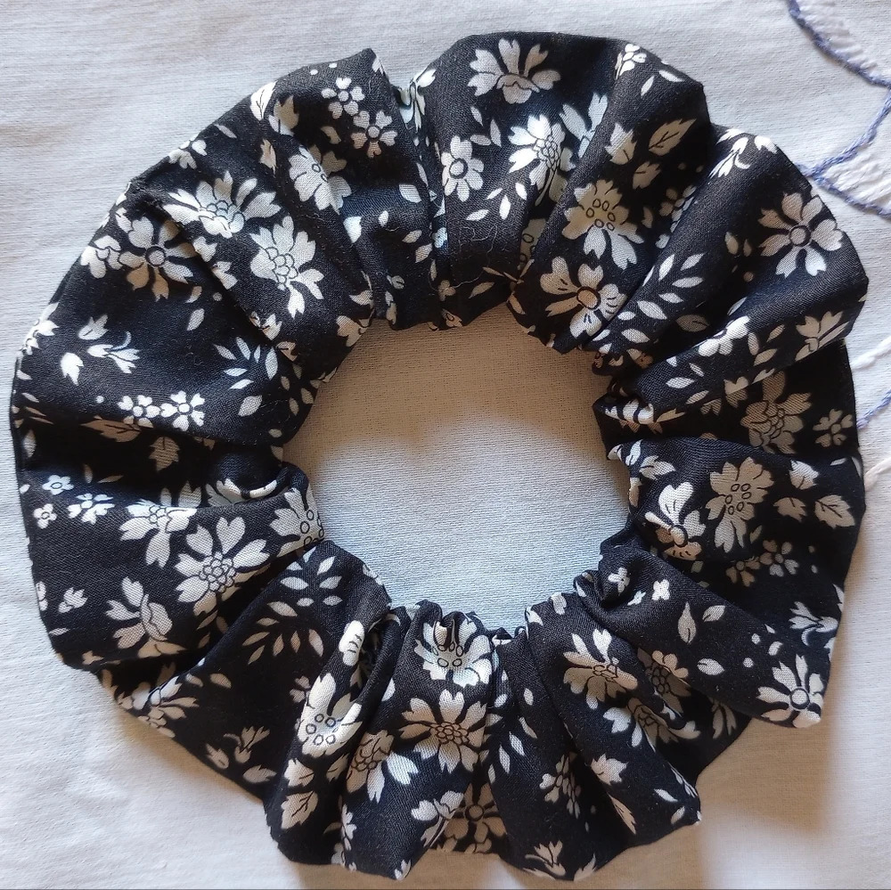 Liberty of London Art Fabric Scrunchie Black White Capel Floral Cottagecore